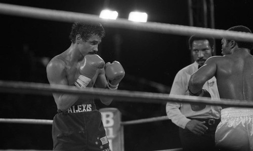 Alexis Argüello (left) fighting Aaron Pryor in a rematch for the WBA Jr. Welterweight title, Las Vegas, 1983