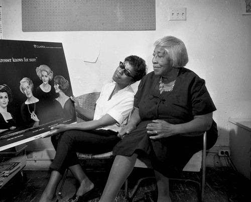 Beauty parlor, Los Angeles, 1962