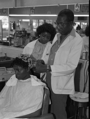 American Barber College student receiving training, Los Angeles, 1985