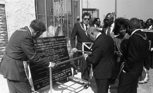 Officials examining the Prince Hall Grand Lodge plaque, Los Angeles, 1986