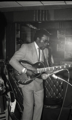 Al Reese's band member performing a solo, Los Angeles, 1987