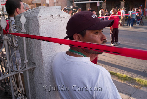 Onlookers at Auto Zone, Juárez, 2008