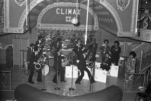 Gladys Knight and the Pips performing, Los Angeles, 1972