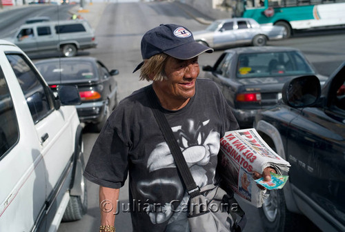 Selling newspapers, Juárez, 2008