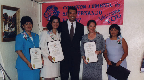 Assemblyman Alex Padilla with members of Comisión Femenil