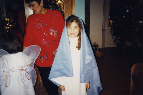 Daughter of Comisión Femenil member dressed as Virgin Mary for Las Posadas