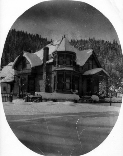 Snow and the Lee House