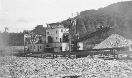 Dredger on Butte Creek