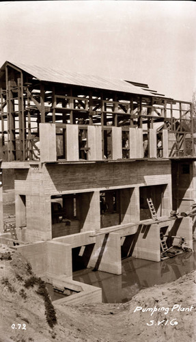 Construction on the Sacramento Valley Irrigation ditch