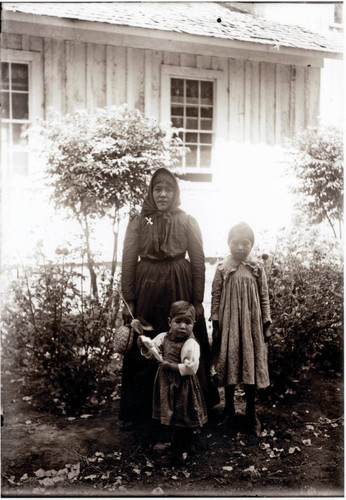 Mechoopda Indian woman with children at Old Indian Church