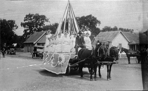 May Pole dancers float May Day Celebration 1915