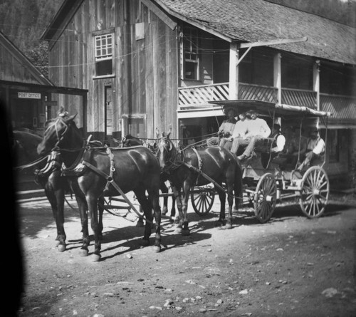 Stagecoach in front of Sawyer's Bar Hotel in the Sawyers Bar area