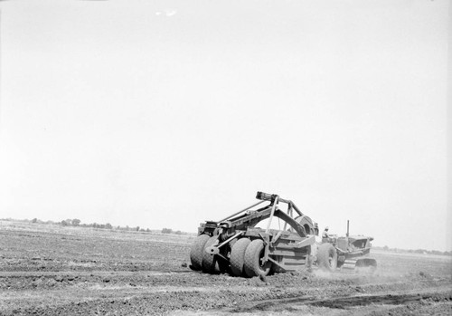 Leveling rice field