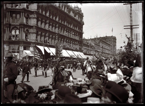 Soldiers in parade in San Francisco