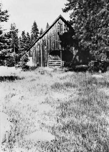 Drive-through barn (Jonesville area.)