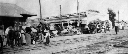 Hop Pickers and Baggage