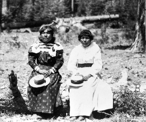 Maidu women 1900