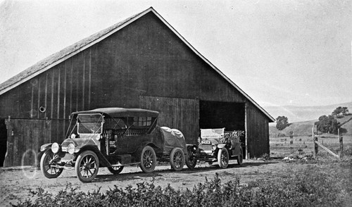 Paskenta Garage - Stable, Stage in front