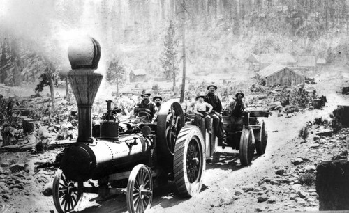 Steam traction engine