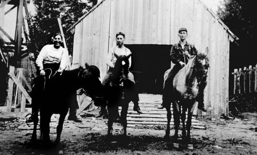 Martin Black, Lloyd Shelton, and Dias Shelton on the horses