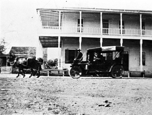 Paskenta Stage, Joe Uhl chauffeur, at Hotel Paskenta