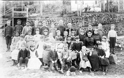 1st and 2nd grade class in Shasta