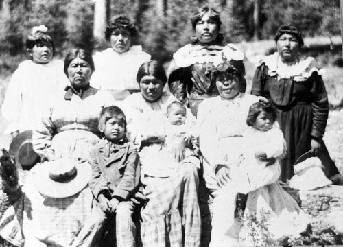 Group of Maidu woman and children