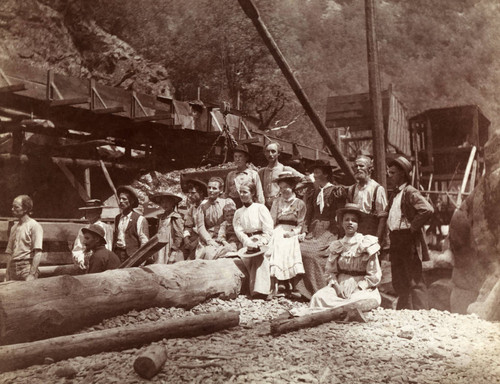 Family gathering at Bon Ami Mine