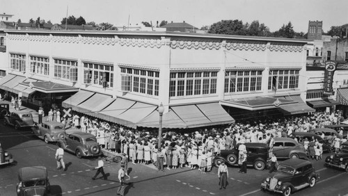 Oser's Store Exterior