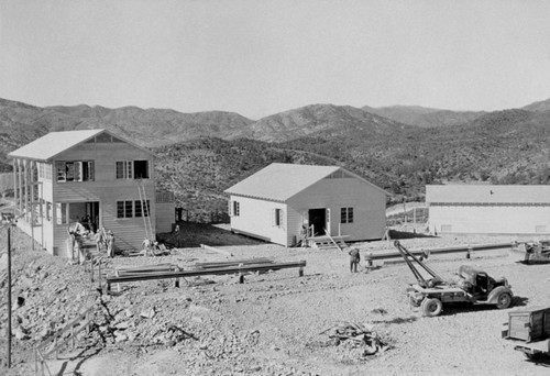 Construction of visitors' center at Shasta Dam construction site