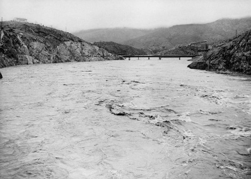 Shasta Dam: Flood waters of the Sacramento River