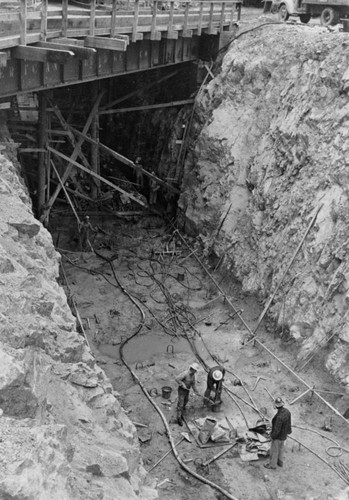 Diversion tunnel for the construction of the Shasta Dam