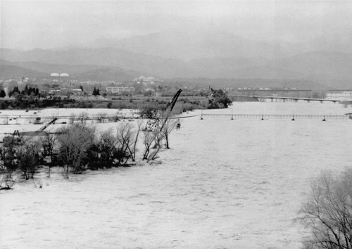 Flood waters during construction of Shasta Dam