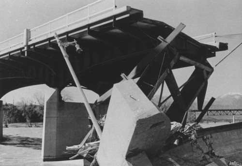 Flood damage to highway bridge during construction of Shasta Dam