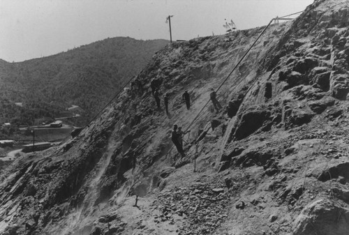 Shasta Dam: Right abutment excavation