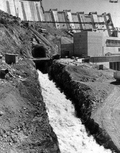 Shasta Dam: Initial diversion of Sacramento River