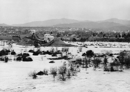 Shasta Dam: Sacramento River flooding, Redding