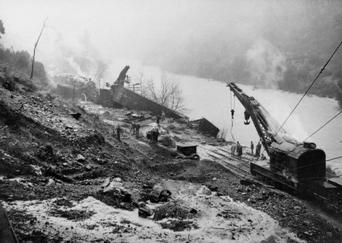 Shasta Dam: Clearing slide debris and repairing track