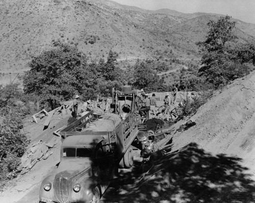 Shasta Dam: Construction crew at work on hospital annex