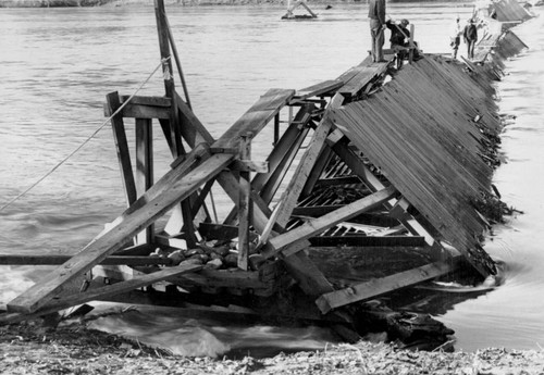 Washed-out fish rack on Sacramento river below Shasta Dam