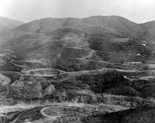 Shasta Dam: Excavation of left abutment