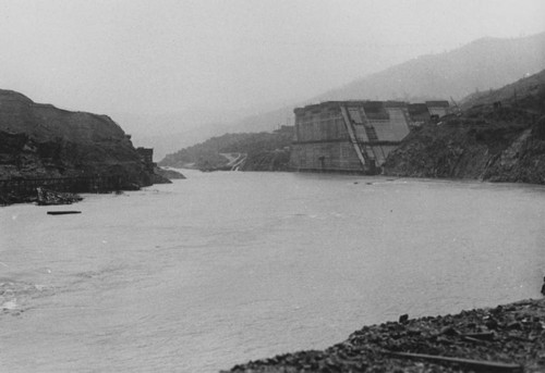 Flood waters at Shasta Dam construction site