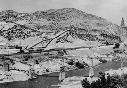 Aggregate conveyor system at the Shasta Dam construction site