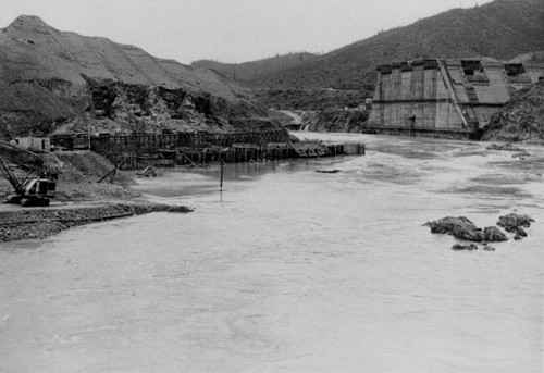 Flood during construction of Shasta Dam