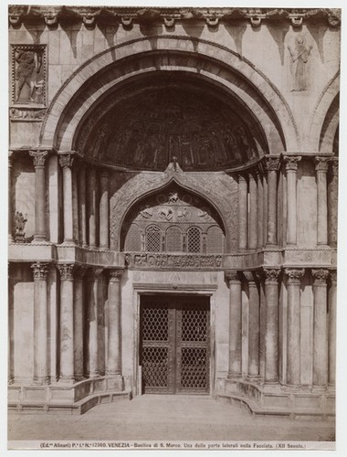 Pe. Ia. No. 12360. Venezia - Basilica di S. Marco. Una delle porte laterali nella Facciata. (XII Secolo.)