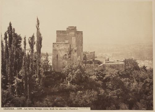 Granada._1100._Las torres Bermejas vistas desde adarves.(Alhambra)