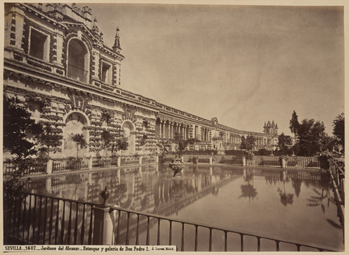 Sevilla._1407._Jardines del Alcazar._Estanque y galeria de Don Pedro I