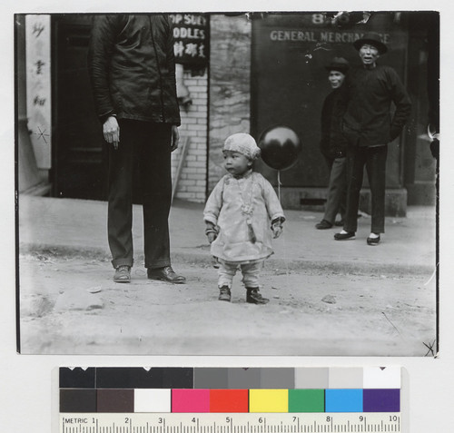 [child with balloon]