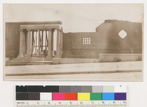 [Reinforced ruins of A.N. Towne residence, California St., Nob Hill.]