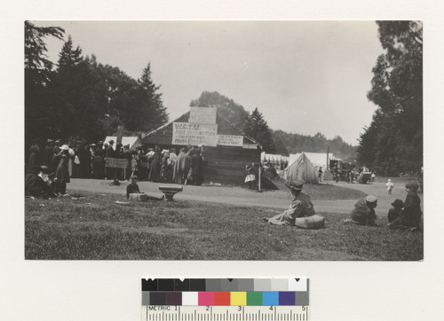 Women's Christian Temperence Union, 1906. [Refugees in line at W.C.T.U. reading room, Golden Gate Park.]